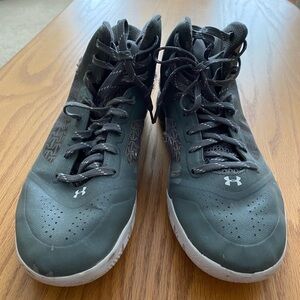 Under Armour ClutchFit Drive 2 basketball shoes Men’s 10.5